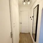 Апартаменты Parisian 4 People - Marais Metro Center *