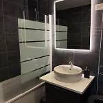 Апартаменты Parisian 4 People - Marais Metro Center *