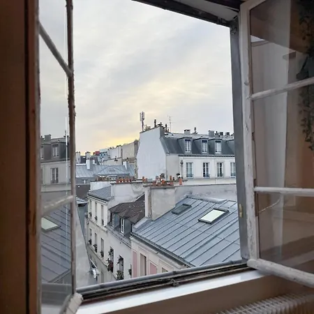 Parisian 4 People - Marais Metro Center * Paříž